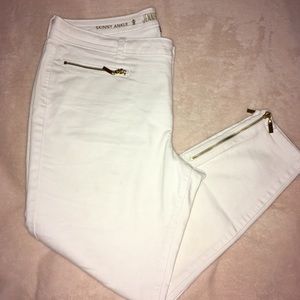 White Skinny Jeans (Jennifer Lopez Brand)
